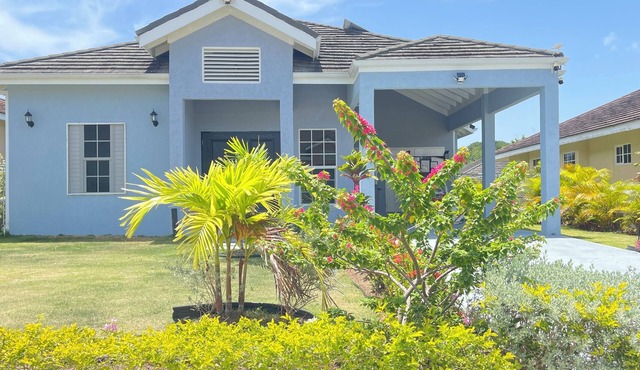 3BR SOLAR, Ocho Rios 15 min, Beach 10 min, 24HR Gated, Serene, ECO SMART Villa