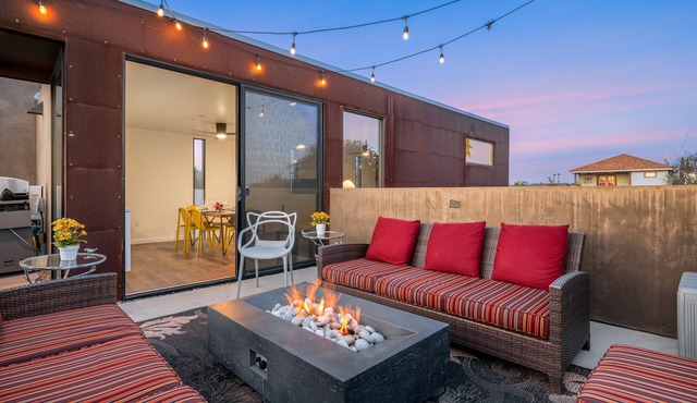 4 Bed Penthouse w/City View Deck and Firepit. Near Zoo in San Diego