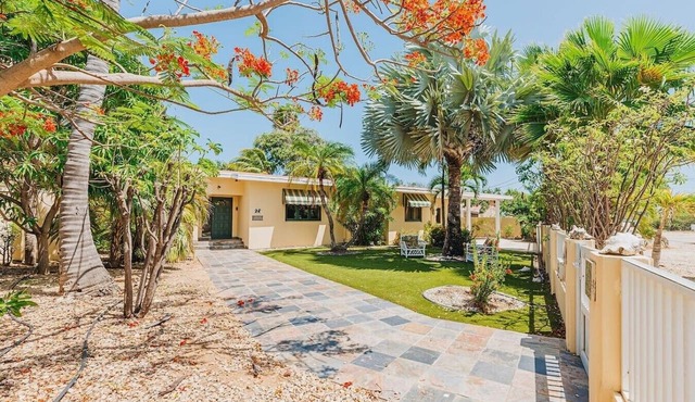 4BR W/Private Pool | Cozy Villa Near Beaches