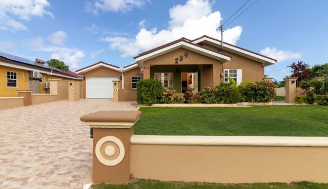 5 BedRmOasis DraxHall~Pool~Gym~