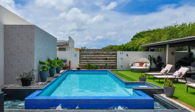 5Bdr 6,5 Bthr LUXURY Villa w/Guest Apartment 2min Eagle Beach