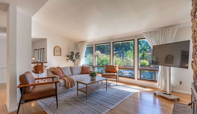 5BR Gem, Walk to Microsoft and Near Redmond DT in Redmond