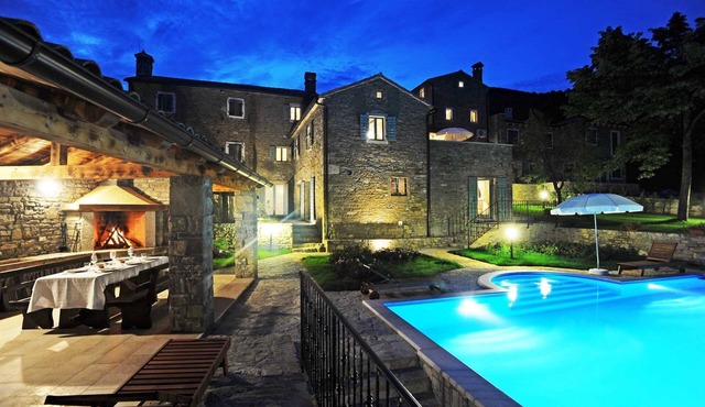 6BR Villa with amazing views, playground and extra large infinity pool in Livade