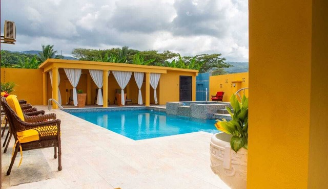 7-Bedroom Villa with A/C, Pool & Premium Amenities in a Beautiful Community
