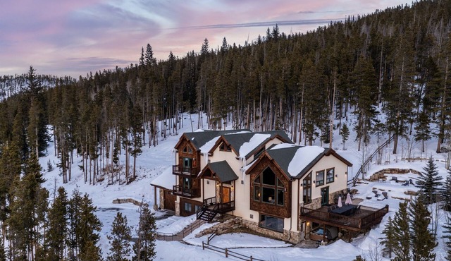 8 bedrooms, amazing views, hot tub, theater, ski shuttle, 1 mile to town! in Breckenridge