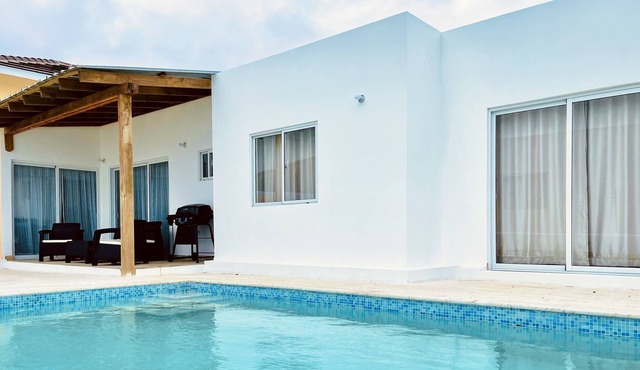 A 5 minutos del centro de Cabarete. Hermosa villa con piscina.