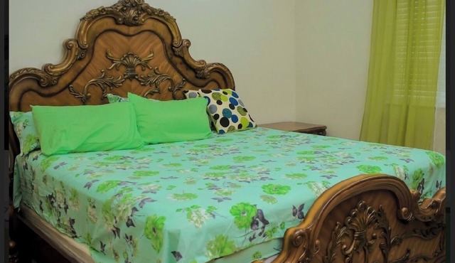 Adorable 2-bedroom bungalow with AC in St. Catherine Parish