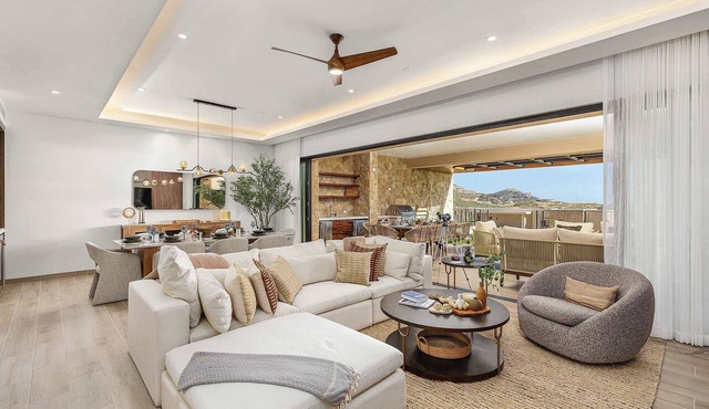 Alvar Luxury 3 BR + Golf & Beach & Private Hot Tub in Cabo San Lucas
