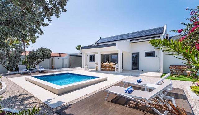 Amazing 3BR2BA Villa w/Prvt Pool in Great Location