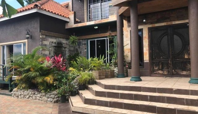 Amazing Family Home In The Suburbs Of Kingston