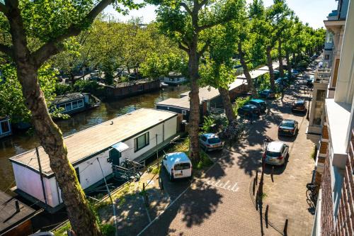 Amsterdam-Houseboat-Amstel in Amsterdam