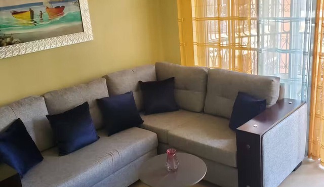 Apartment away from the hustle and bustle of the city, with terrace and balcony.