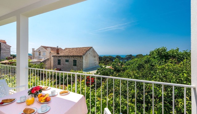 Apartment Lena - Three-Bedroom Apartment with Balcony and Sea View in Dubrovnik