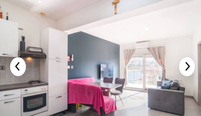 Apartments Andrea - Three Bedroom Apartment with Shared Swimming Pool in Split