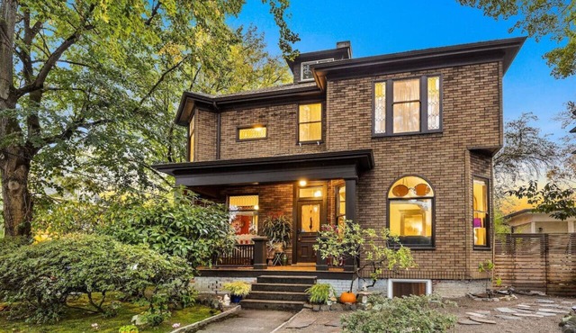 Artistic Victorian Gem in a Trendy neighborhood in Portland