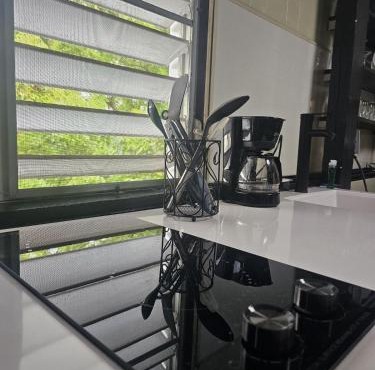 Ashford Avenue Studio - walk to Beach & Nightlife