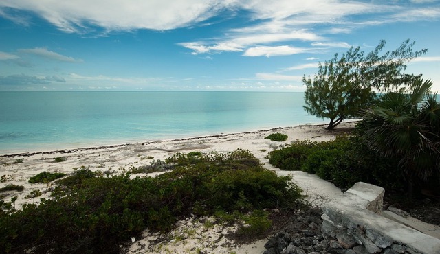 Awe-Inspiring Beachfront Villas & Breathtaking Views On Long Bay Beach
