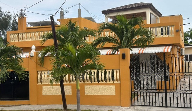 Awesome 2-bedroom house with AC in Harbour View