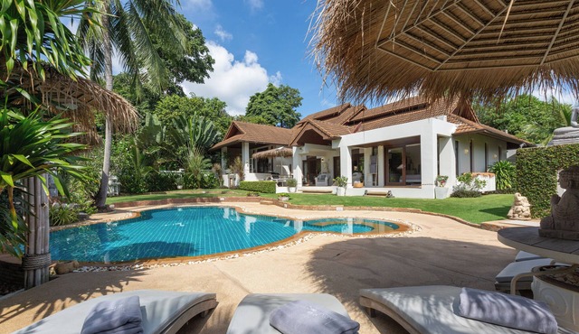 Baan Lily A Spacious 5 bedroom Villa With Pool and Jacuzzi, gym and games room in Bophut