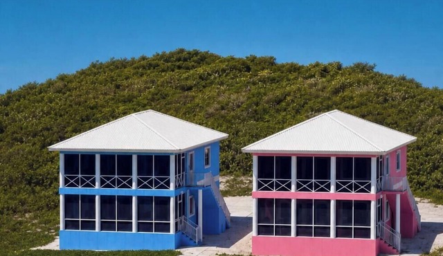 Bahama Dreamin’ Oceanfront 2 bed 2 bath Villa