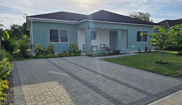 Bamboo Breeze 3-bedroom villa in Drax Hall