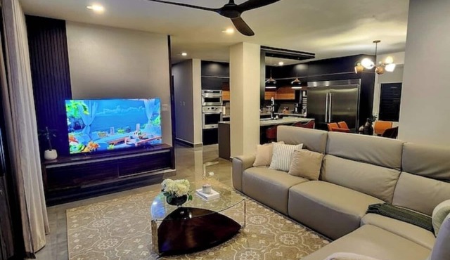 Beach Walk Distance & Private Pool - Viva La Vida Beach House