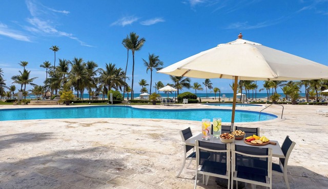 Beachfront 4th Floor | King Bed | Pool & Beach Access