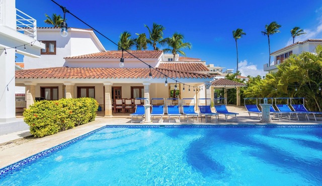 Beachfront 8BR Villa with Pool, Maid & BBQ – Just Steps from Los Corales Beach in Punta Cana