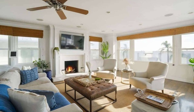 Beachside Retreat | Perfect Location| Free Parking in Manhattan Beach