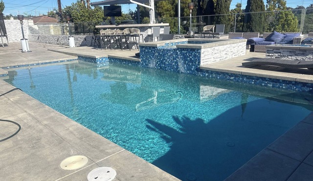 Beautiful backyard for any event, alot of space,luxury restroom.A pool, Jacuzzi. in Los Angeles