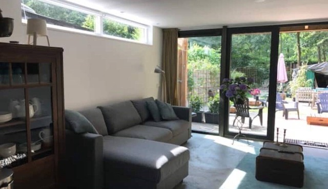 Beautiful fully private stay, terrace garden side, 1 stop city centre in Amsterdam
