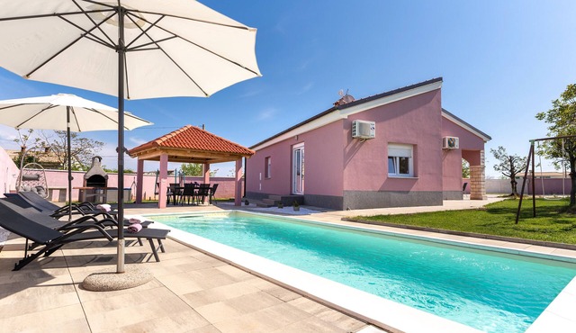 Beautiful new Villa with private pool near the sea perfect for relaxing vacation in Rakalj