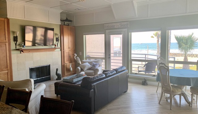 Beautiful ocean view condo with communal pool & hot tub in Imperial Beach