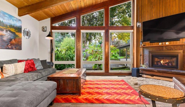 Beaverton Highlands Retreat