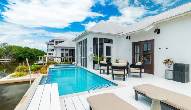 Belizean Serenity &Mistico Beach Club+Boat Shuttle