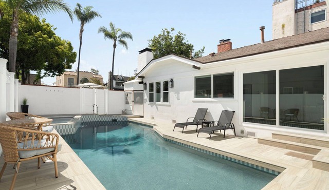 Belmont Beach Escape: Private Pool and Hot Tub + Steps to the Sand in Long Beach