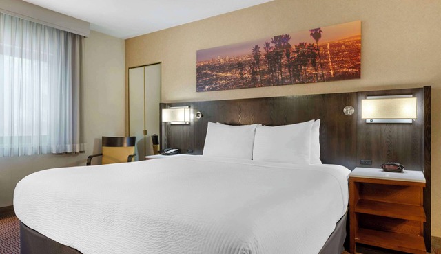 Best Western Royal Palace Inn & Suites in Los Angeles