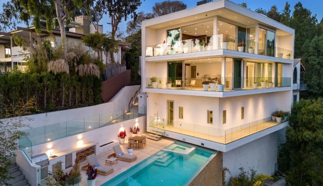 Beverly Grove Modern - Modern Estate w/Japanese Garden & LA Views in Los Angeles