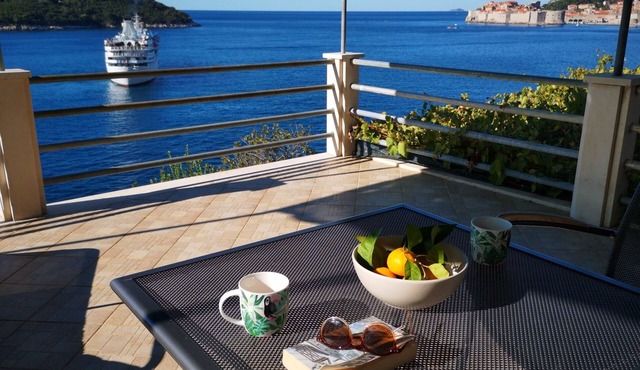 Blue Infinity Waterfront Apartment in Dubrovnik