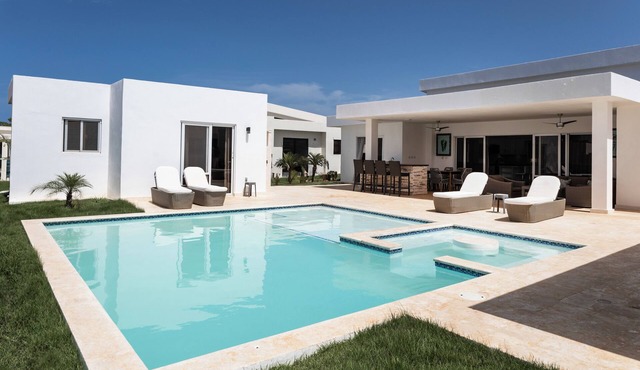 Bonita Amada - Home in Sosua