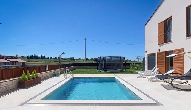 Brand New Modern apartment for 4+2 guests with shared pool in Novigrad