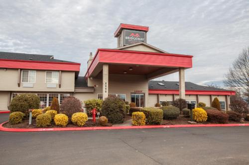 Bridgeway Inn & Suites - Portland Airport in Gresham