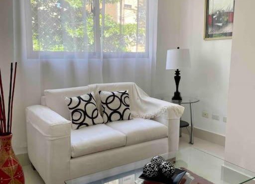 Bright 1BR Apt, Private Parking, AC, Wifi, Balcony