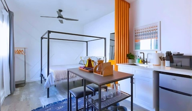 Bright Modern Stay | Near LAX & Stadiums I Patio in Los Angeles
