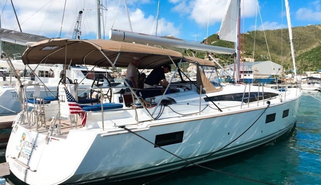 Caribbean Bliss: Sun-soaked Sailing Adventure from San Vicente y las Granadinas