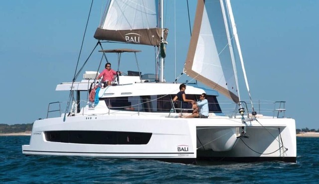 Caribbean Bliss: Sun-soaked Sailing Adventure from San Vicente y las Granadinas