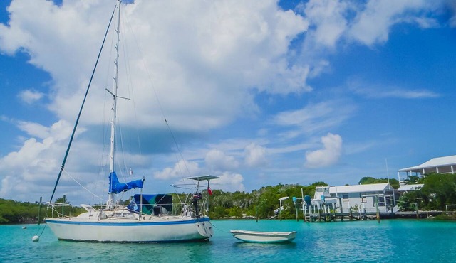 Caribbean Dream: Sun-soaked Sailing Adventure from Bahamas to Islas Abaco