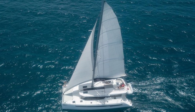 Caribbean Dream: Sun-soaked Sailing Adventure from Bahamas to Islas Abaco