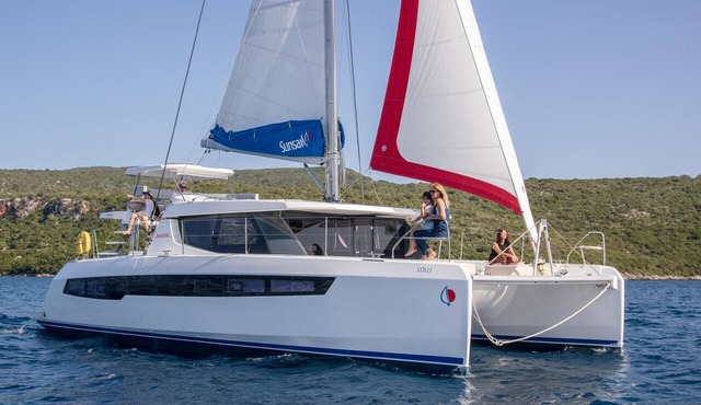 Caribbean Dream: Sun-soaked Sailing Adventure from Bahamas to Islas Abaco