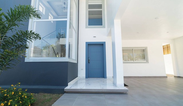 Casa De La Puerta Azul